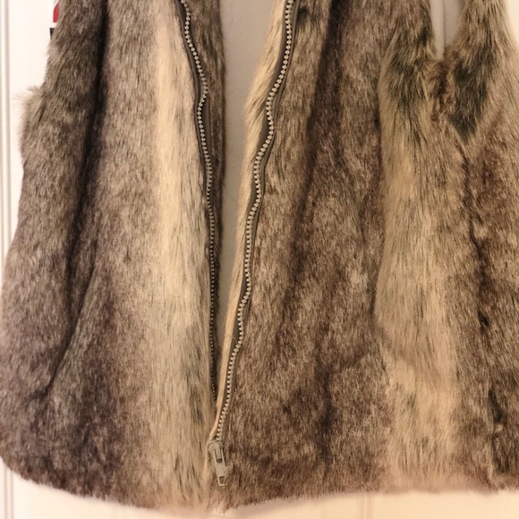 Faux Fur Vest - Picture 3 of 4